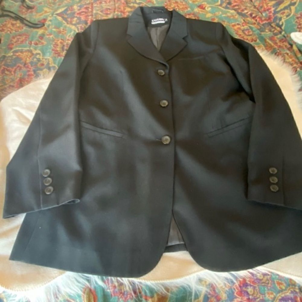 3 button jacket suit - Picture 3 of 6